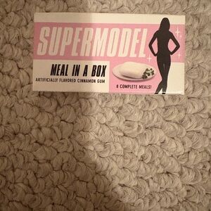 Supermodel meal in a box Blue Q Gum Pack new cinnamon flavored (1)